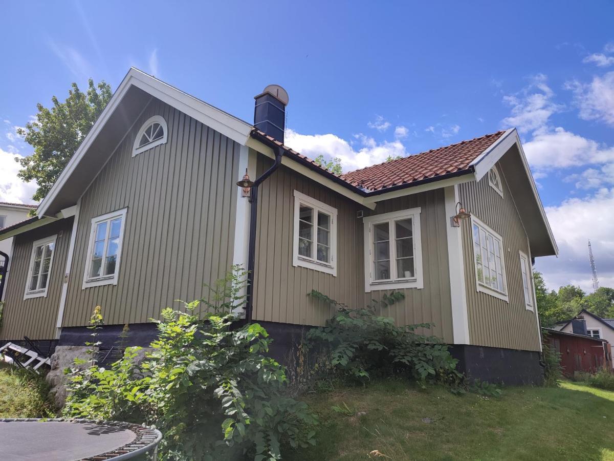 Villa I Norrtaelje ภายนอก รูปภาพ